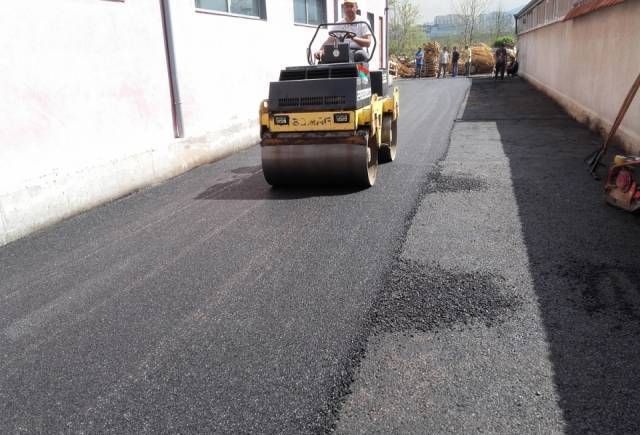 Асфалтиране на двор